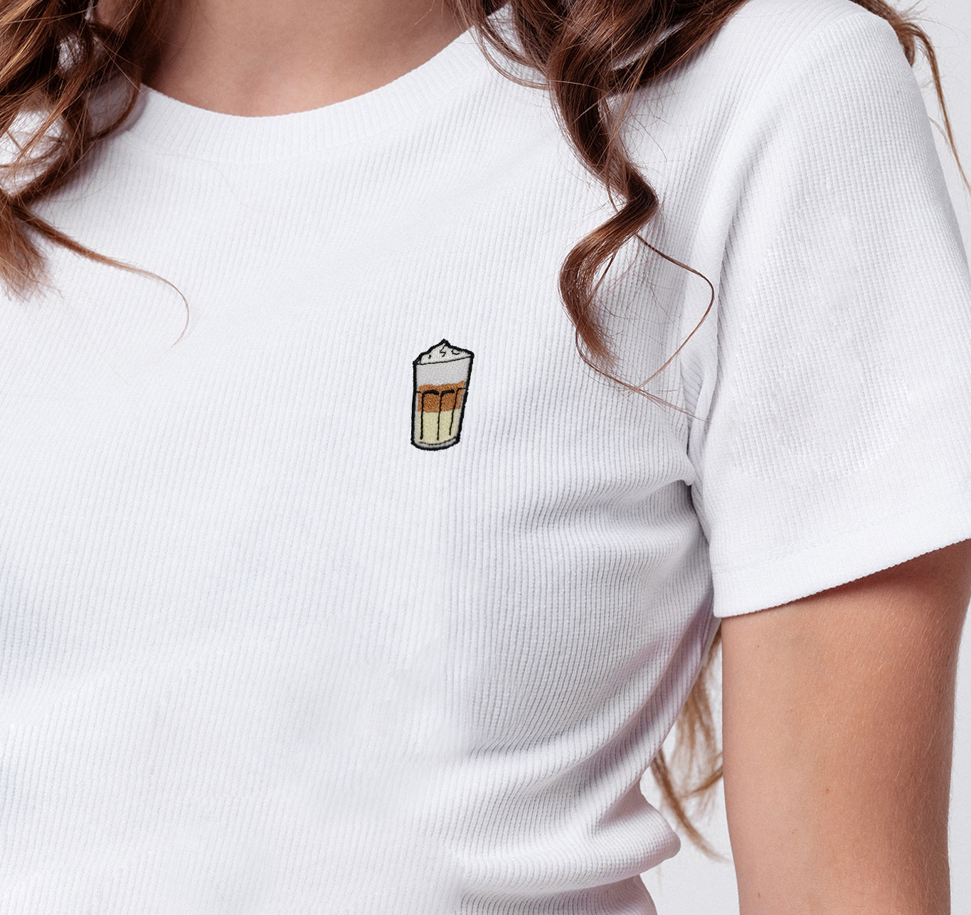 Latte Macchiato | Besticktes Bio Baumwoll Cropped T-Shirt