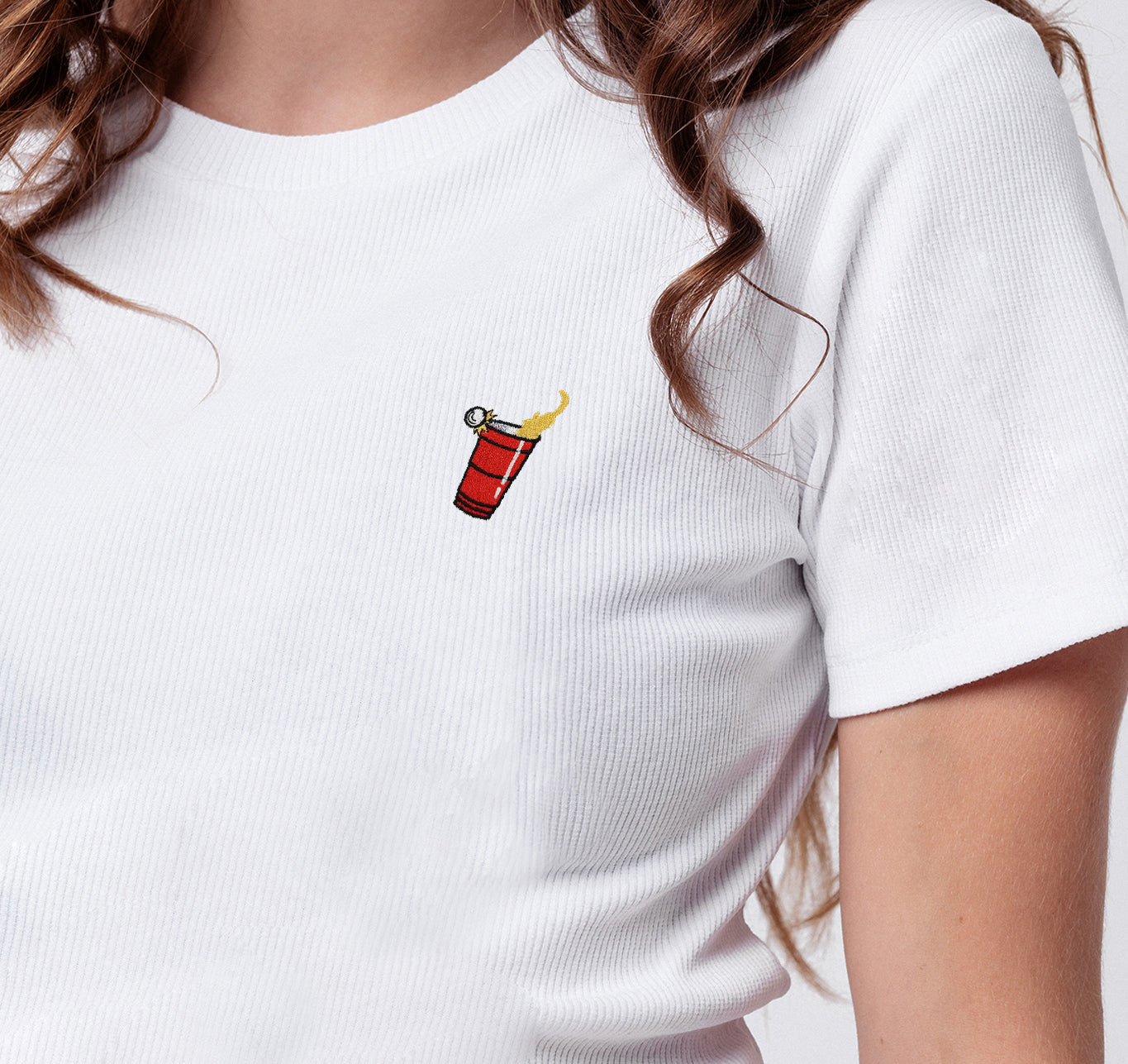 Beerpong Randtreffer | Besticktes Bio Baumwoll Cropped T-Shirt