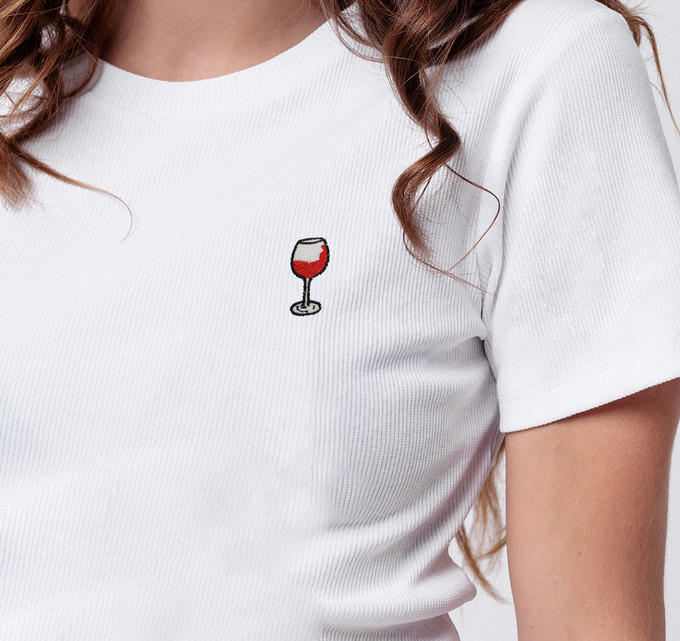 Glaserl Rotwein | Besticktes Bio Baumwoll Cropped T-Shirt