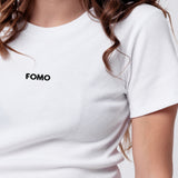 Fomo | Besticktes Bio Baumwoll Cropped T-Shirt