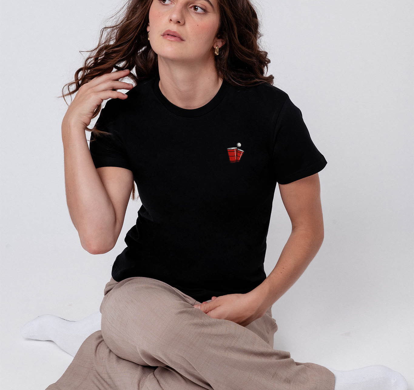 Beerpong | Besticktes Bio Baumwoll Frauen T-Shirt