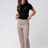 Little Knocker | Camiseta bordada de algodón orgánico para mujer