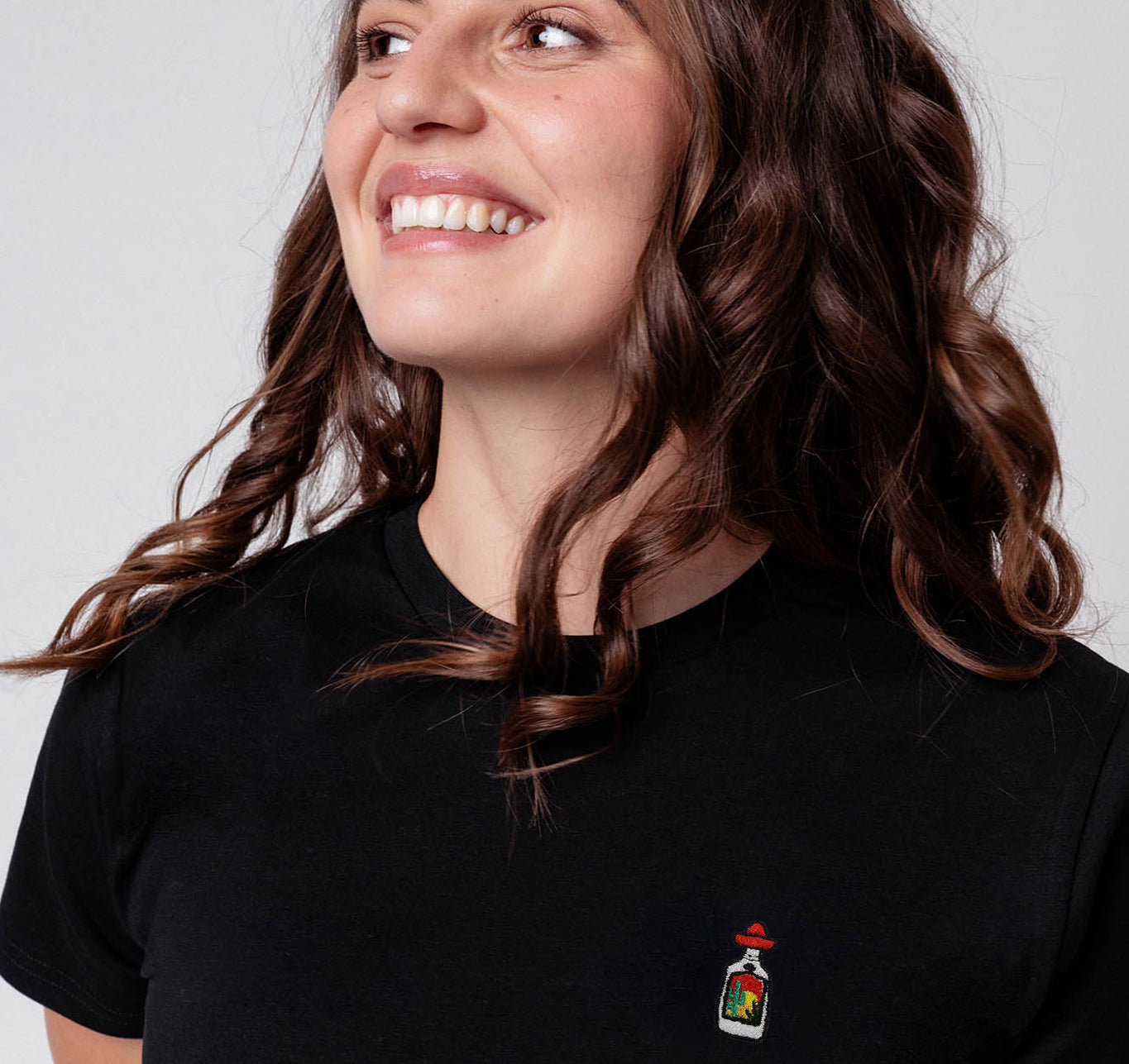 Sierra Tequila | Camiseta bordada de algodón orgánico para mujer