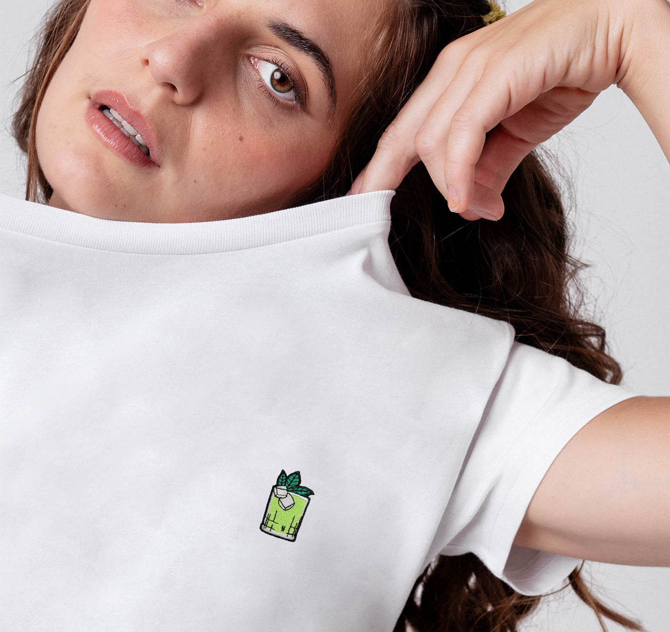 Gin Basil Smash | Besticktes Bio Baumwoll Frauen T-Shirt