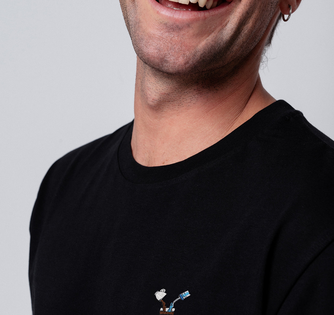 Liquid Coffee | Besticktes Bio Baumwoll Unisex T-Shirt