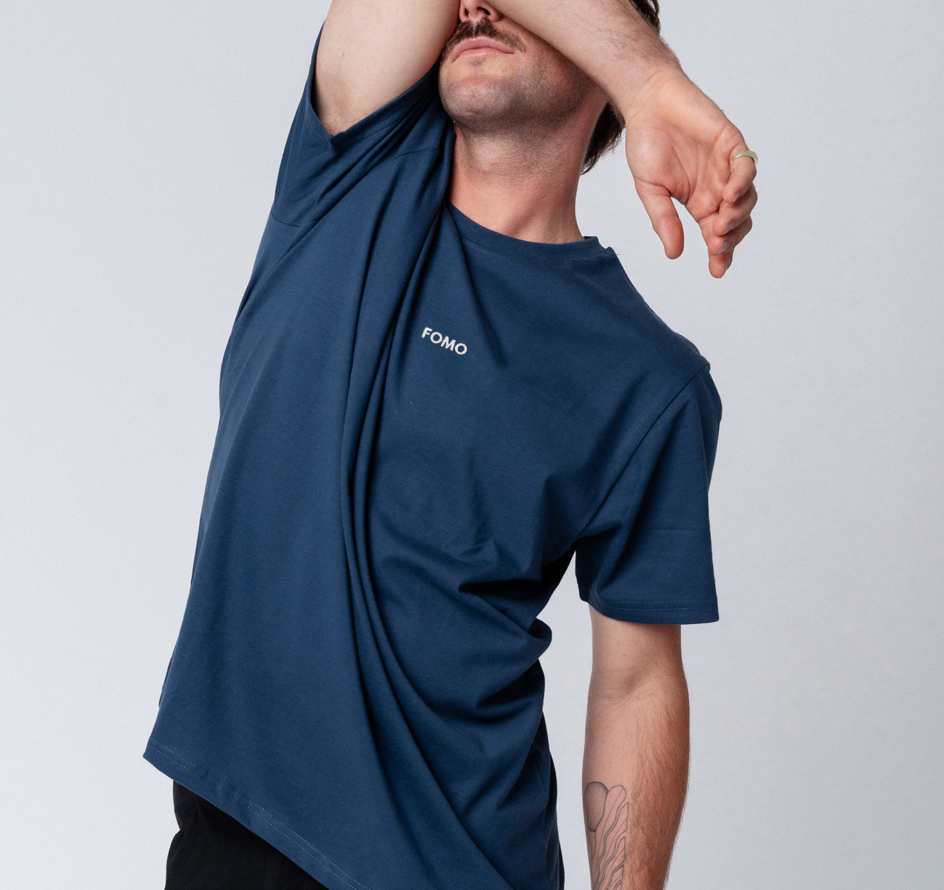 Fomo | Besticktes Bio Baumwoll Unisex T-Shirt