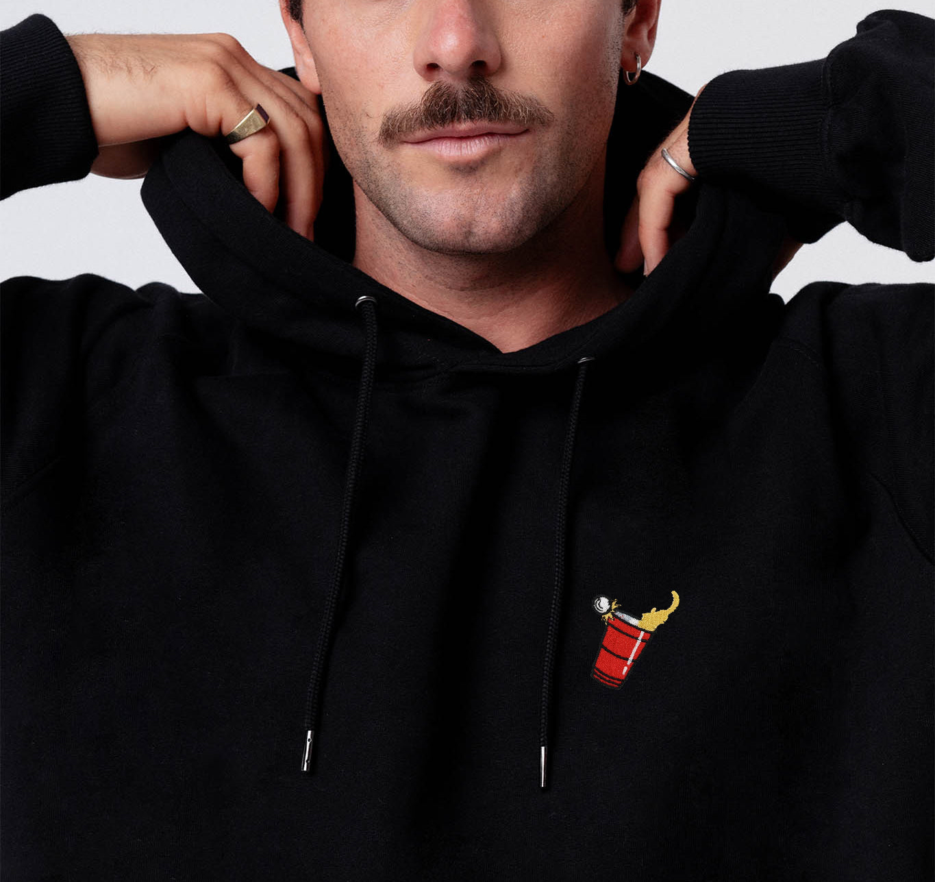 Beerpong Randtreffer | Bestickter Bio-Baumwoll Unisex Hoodie