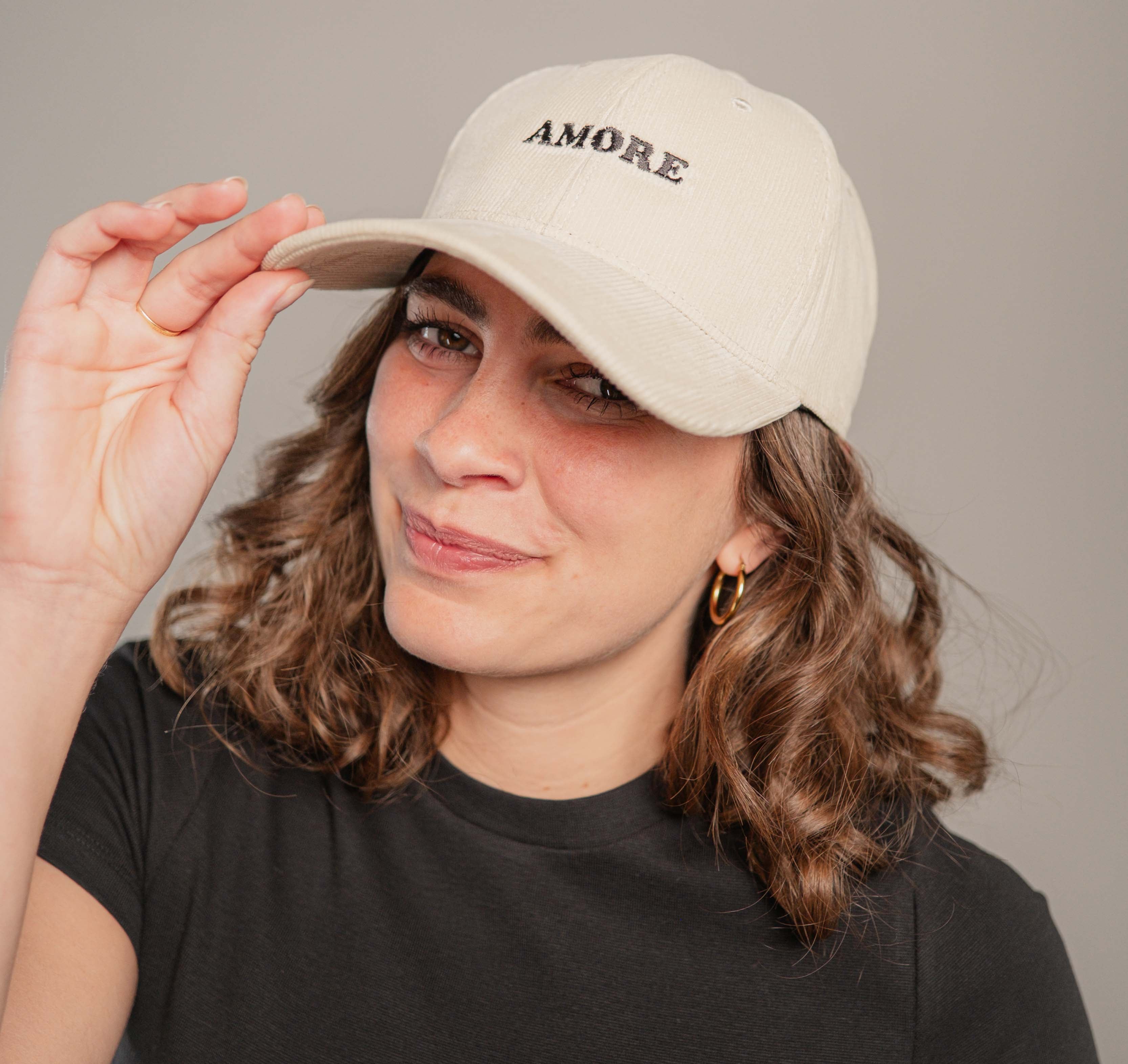 Amore | Bestickte Bio Baumwoll Cord Cap