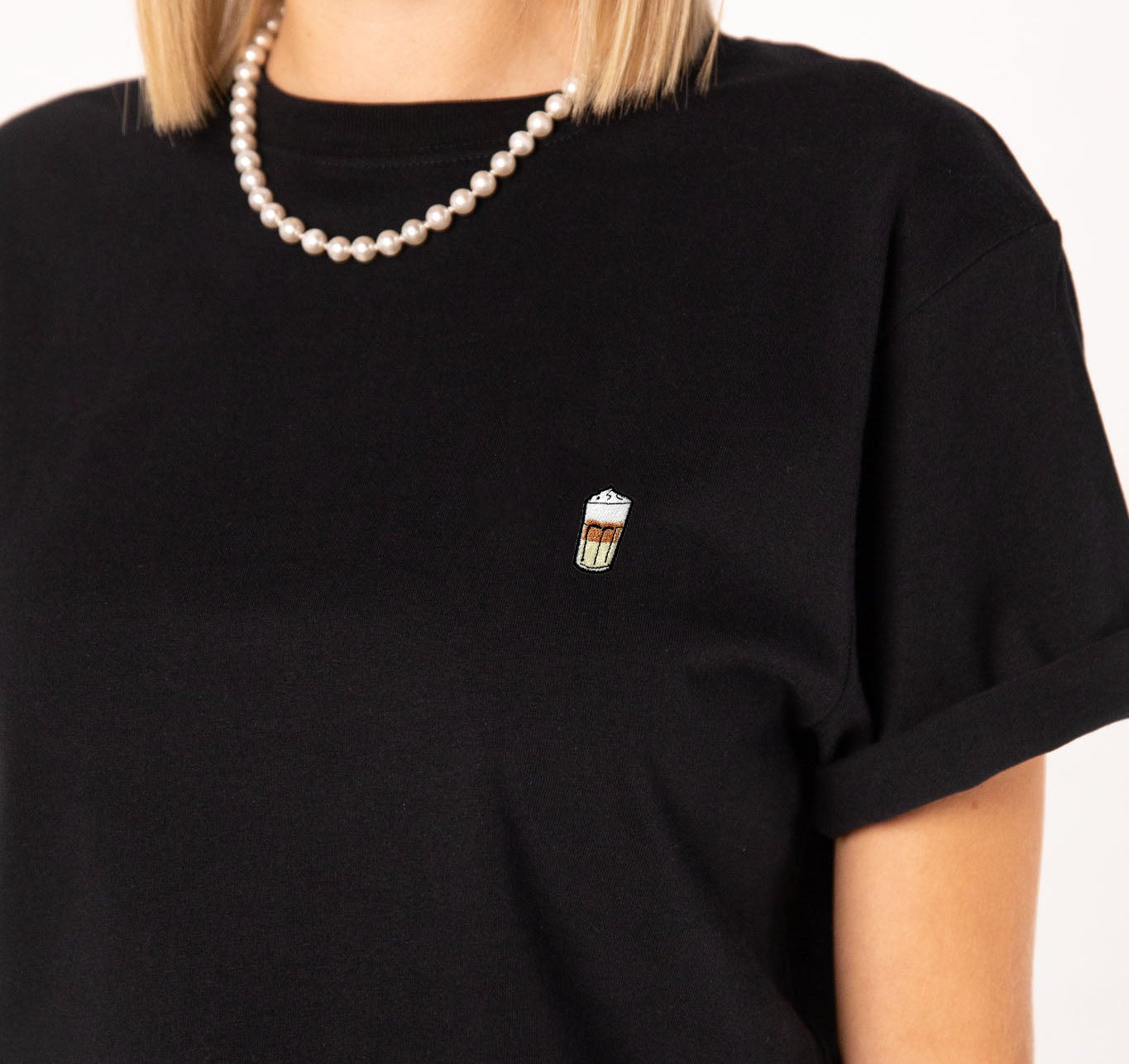 Latte Macchiato | Besticktes Bio Baumwoll Frauen T-Shirt