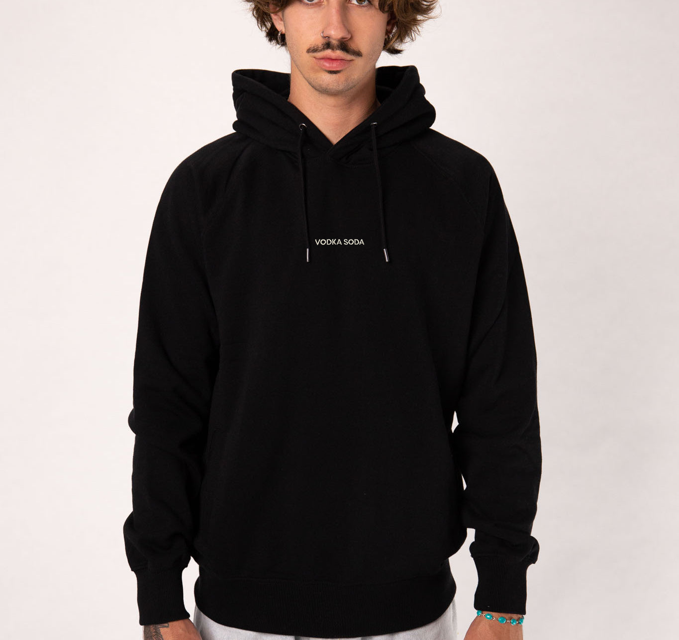 Vodka Soda | Sudadera con capucha de algodón orgánico bordada para hombre