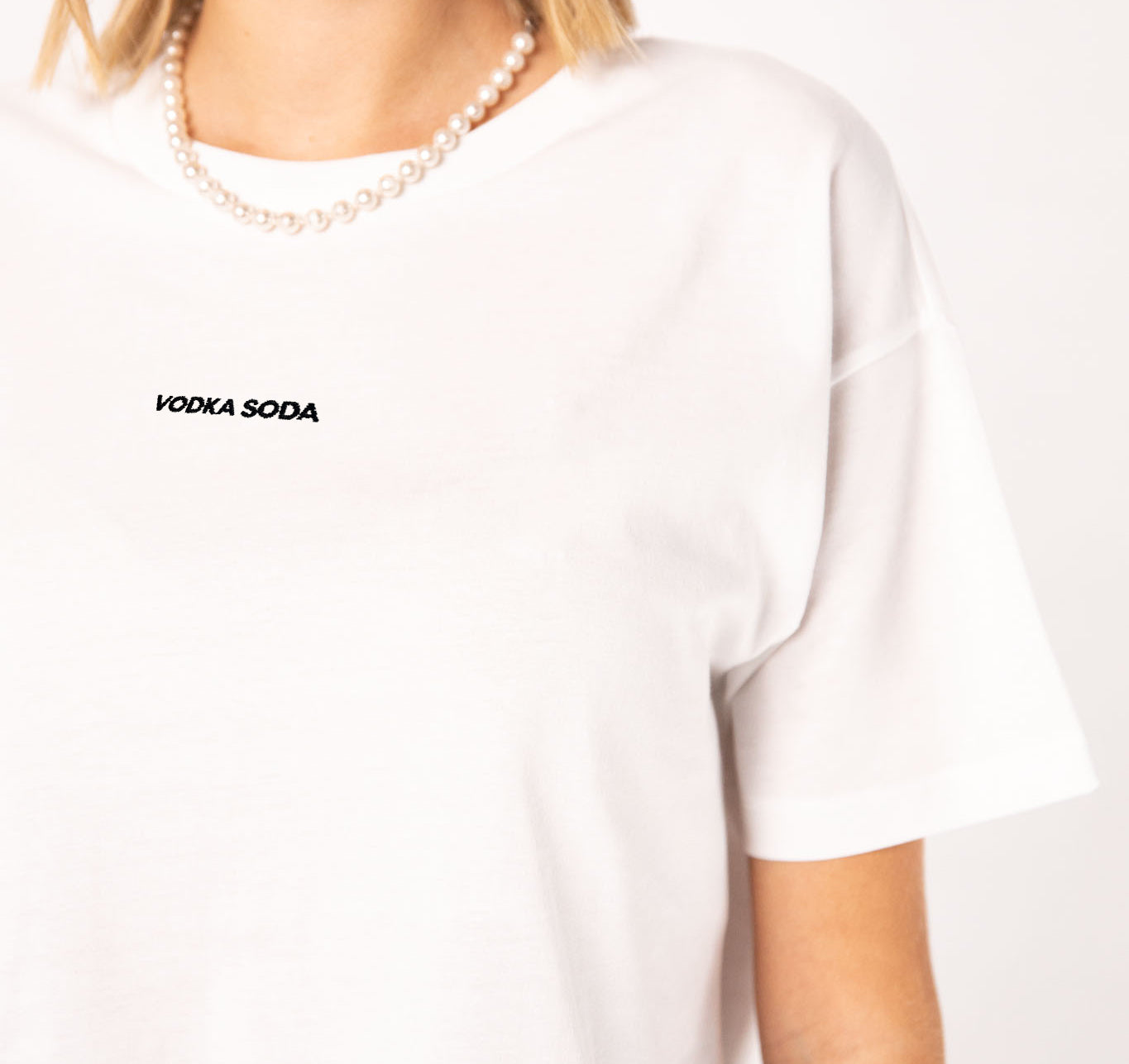 Vodka Soda | Besticktes Bio Baumwoll Cropped T-Shirt