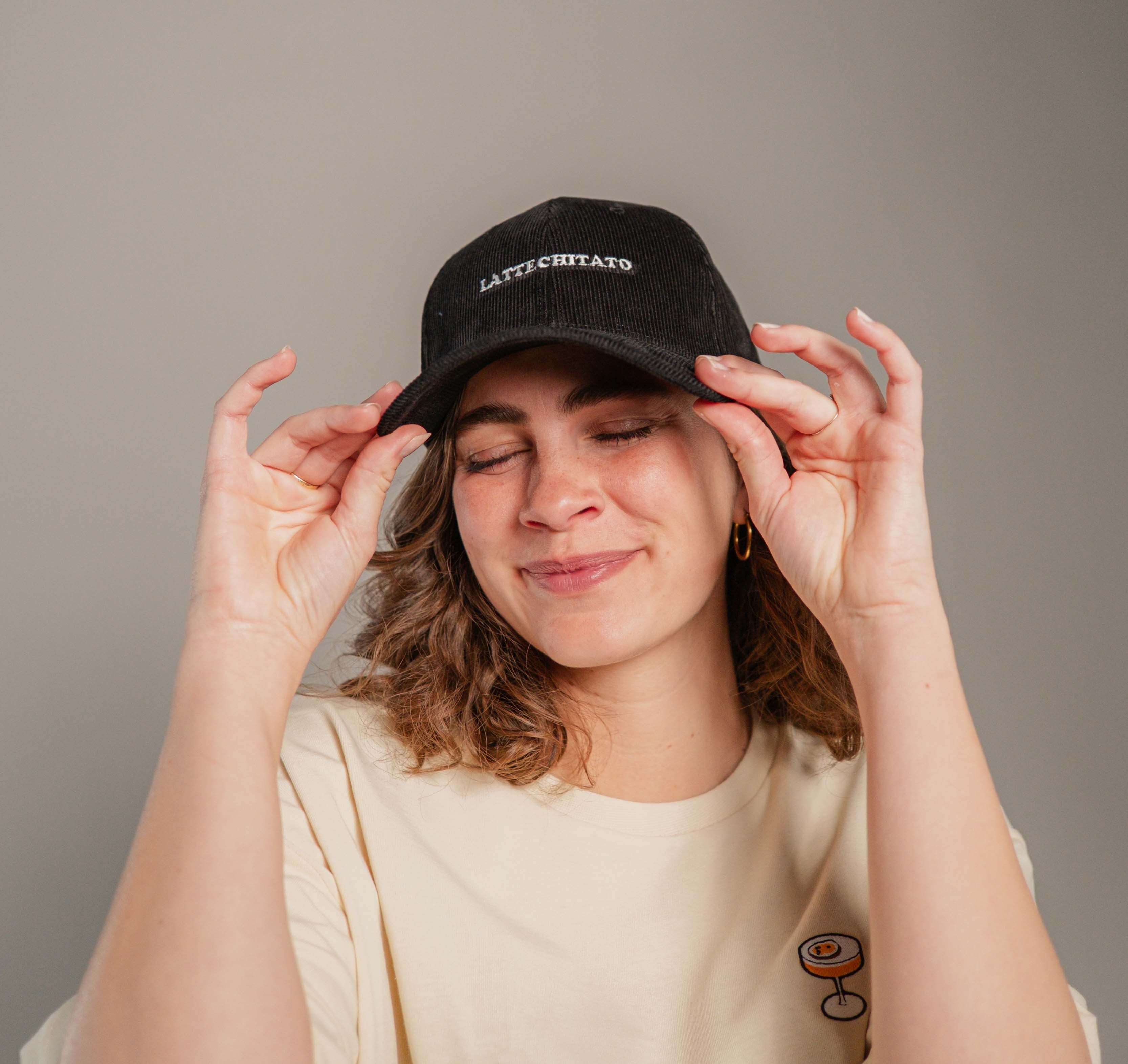 Lattechitato | Bestickte Bio Baumwoll Cord Cap