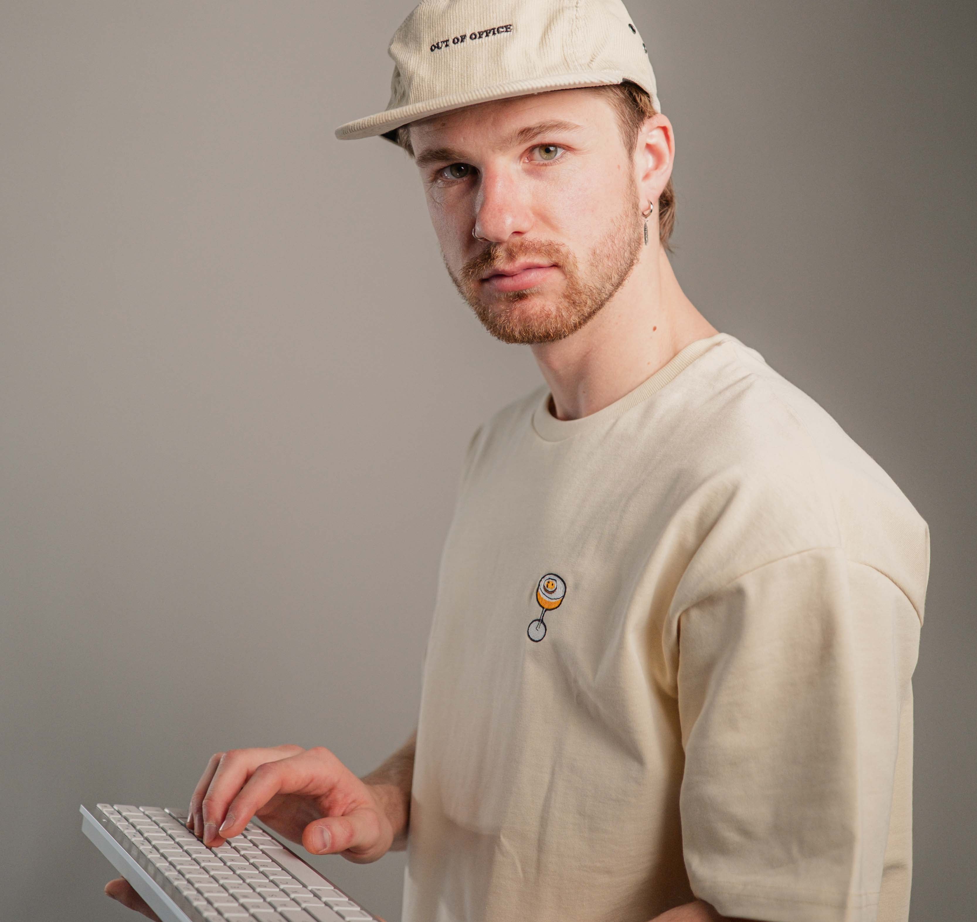 Out of Office| Bestickte Bio Baumwoll Cord Cap