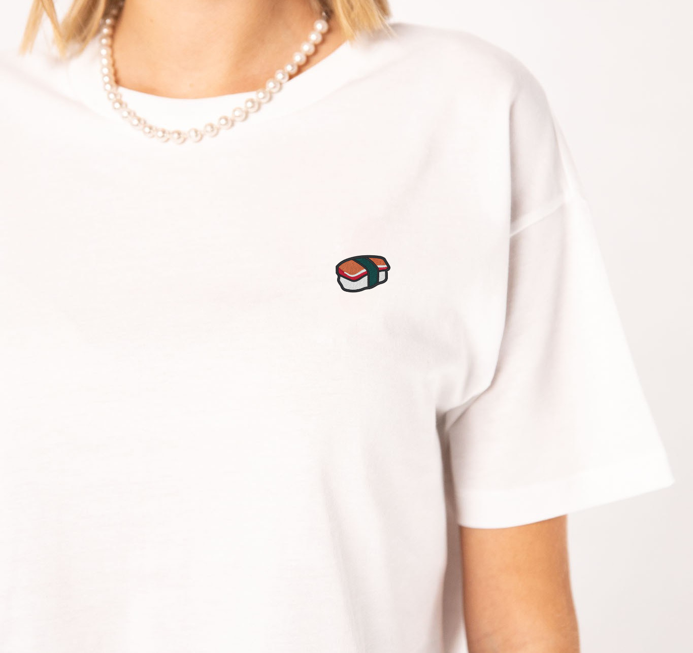 Sushi Nigiri | Besticktes Bio Baumwoll Cropped T-Shirt