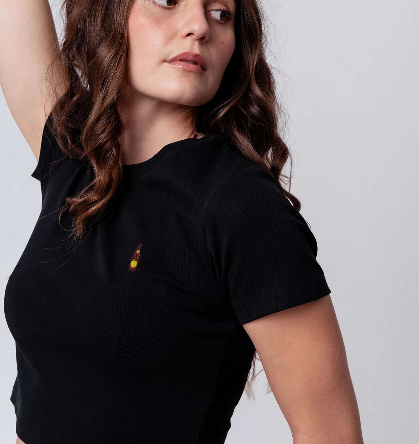 Hofei | Besticktes Bio Baumwoll Cropped T-Shirt