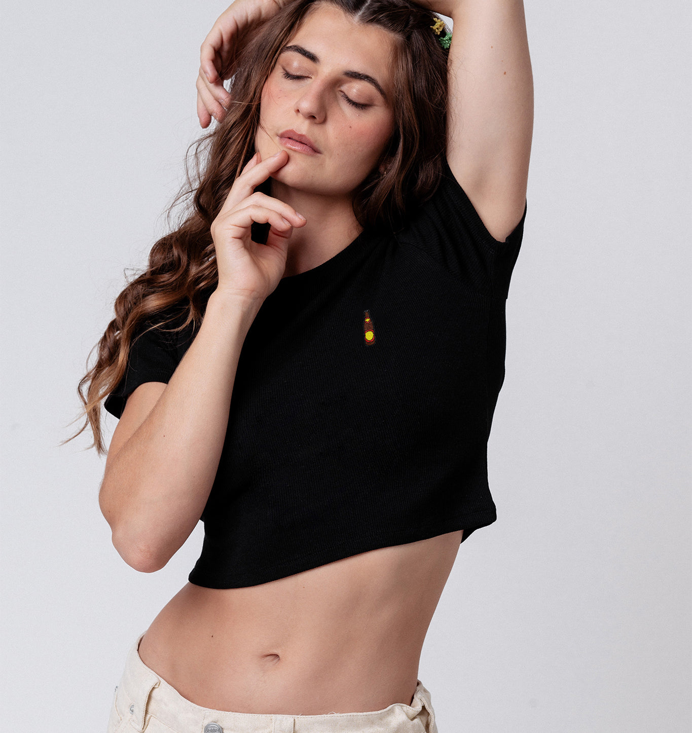 Hofei | Besticktes Bio Baumwoll Cropped T-Shirt