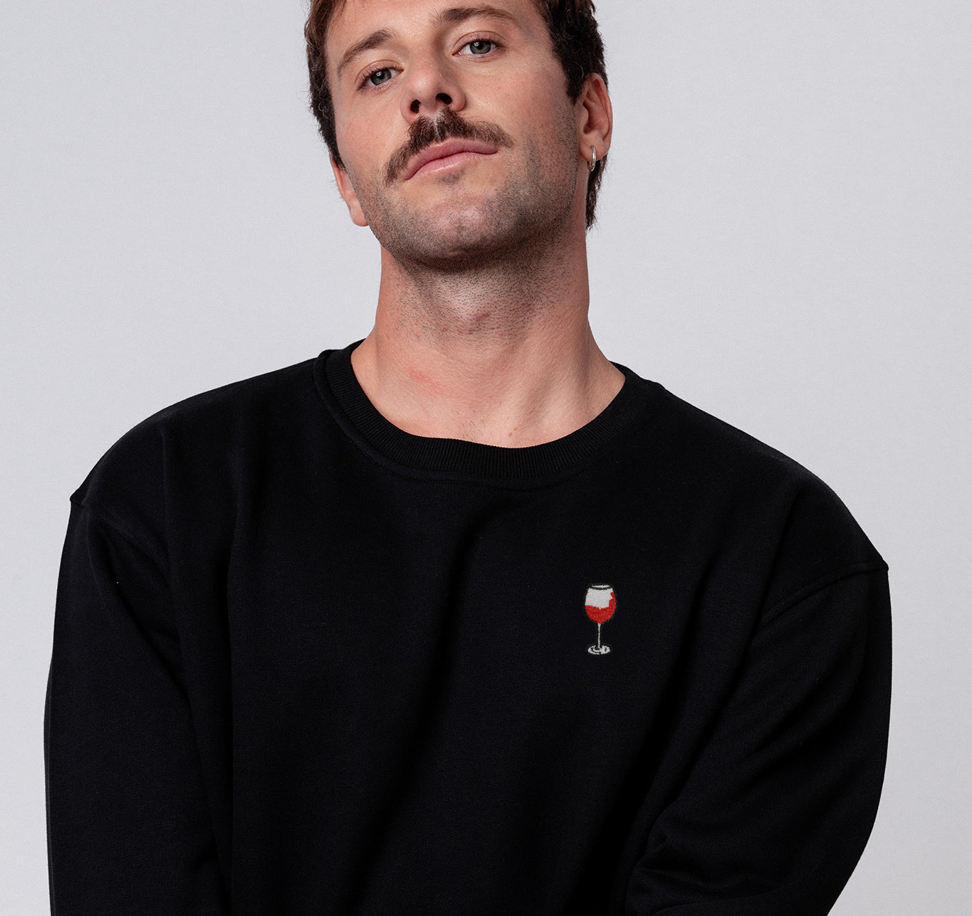 Glaserl Rotwein | Bestickter Bio-Baumwoll Unisex Pullover
