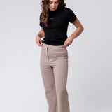 Skinny Bitch | Camiseta bordada de algodón orgánico para mujer