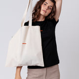 Spritz Signature | Camiseta bordada de algodón orgánico para mujer