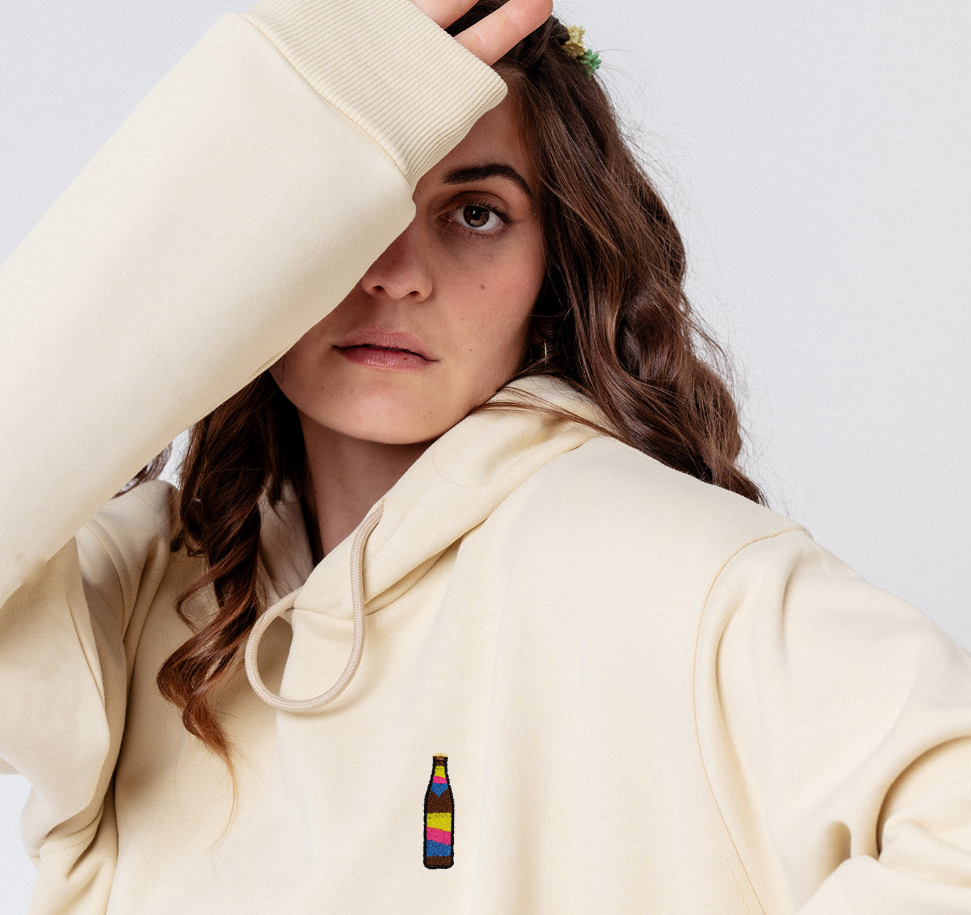 Cola Mix | Sudadera bordada con capucha de algodón orgánico para mujer