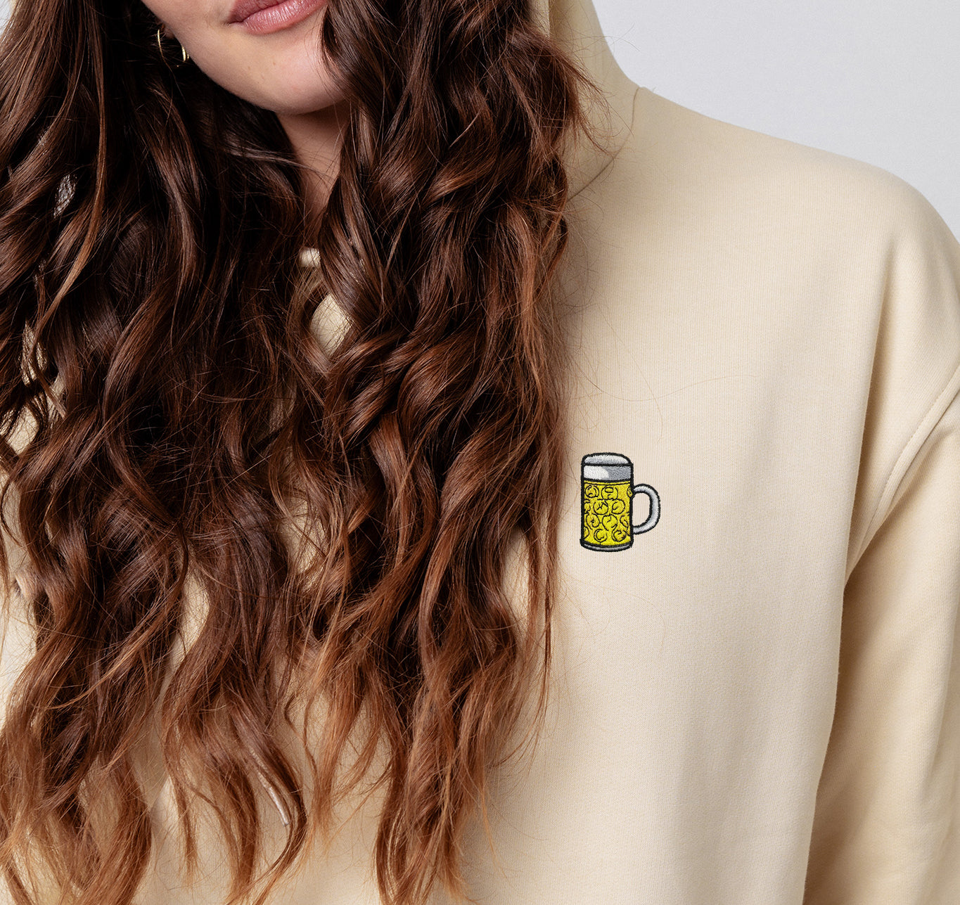 Maßkrug | Sudadera bordada con capucha de algodón orgánico para mujer