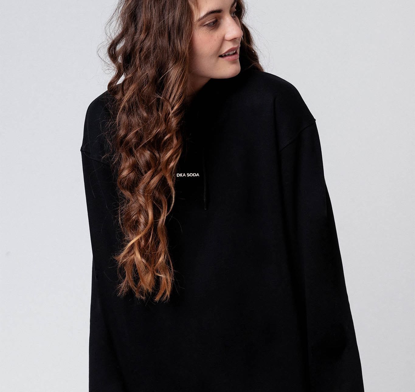 Vodka Soda | Sudadera con capucha bordada de algodón orgánico para mujer