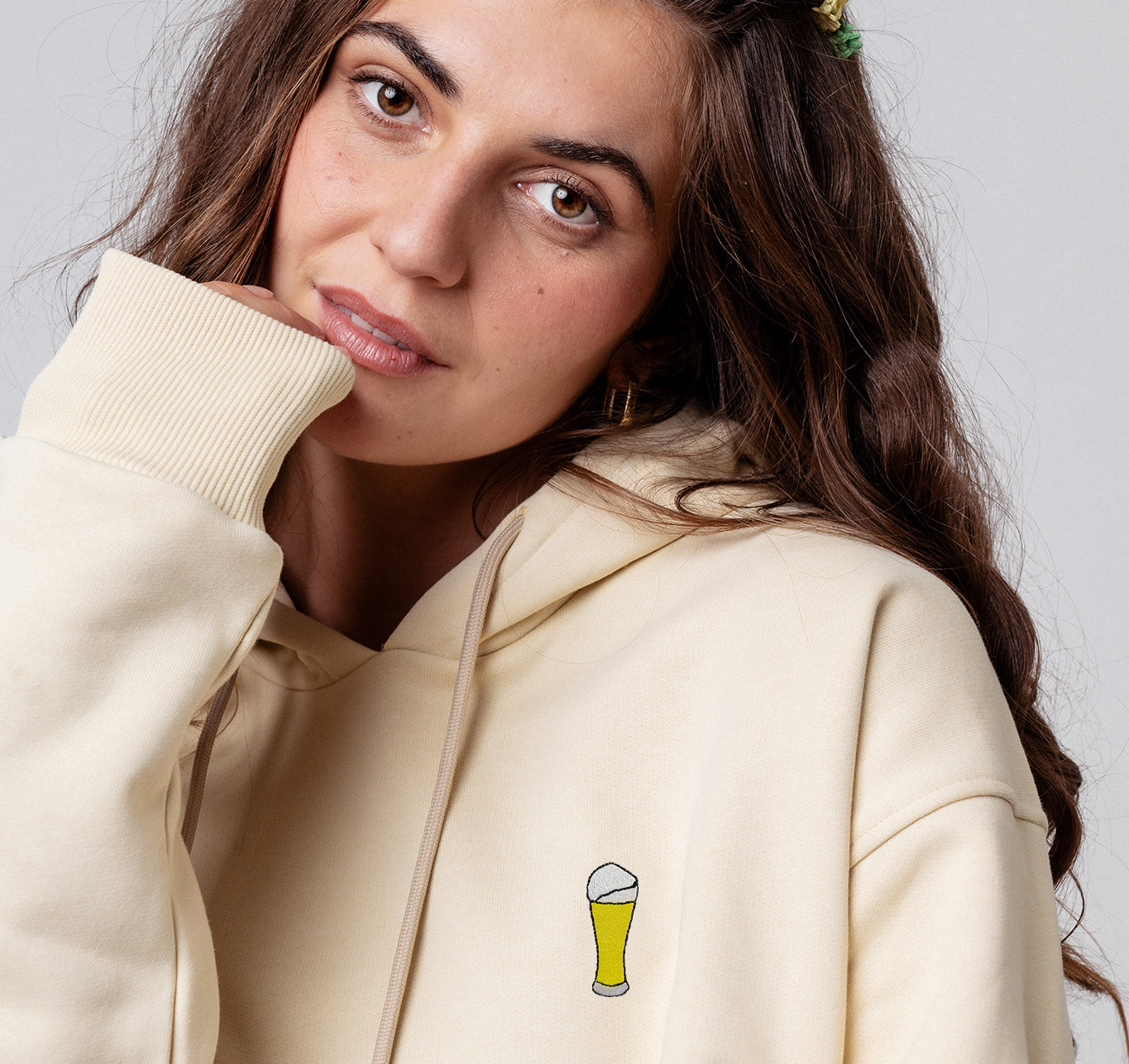 Cerveza | Sudadera bordada con capucha de algodón orgánico para mujer