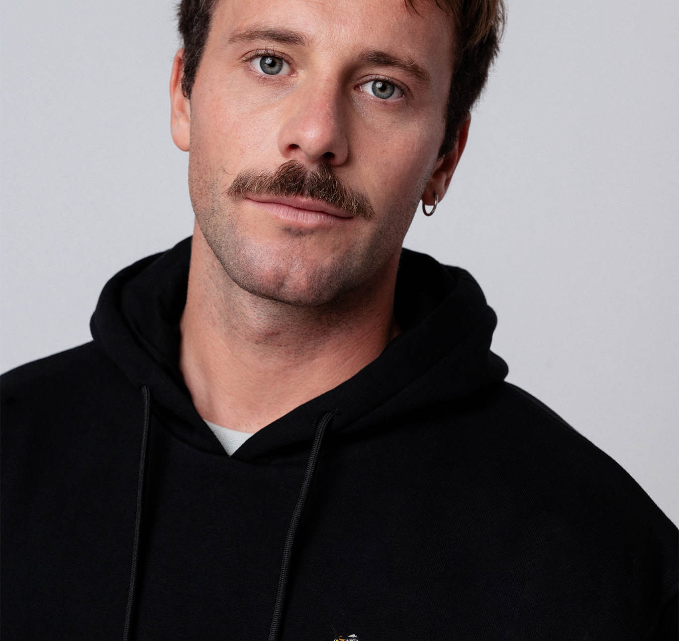 Spritz | Sudadera bordada con capucha de algodón orgánico para hombre