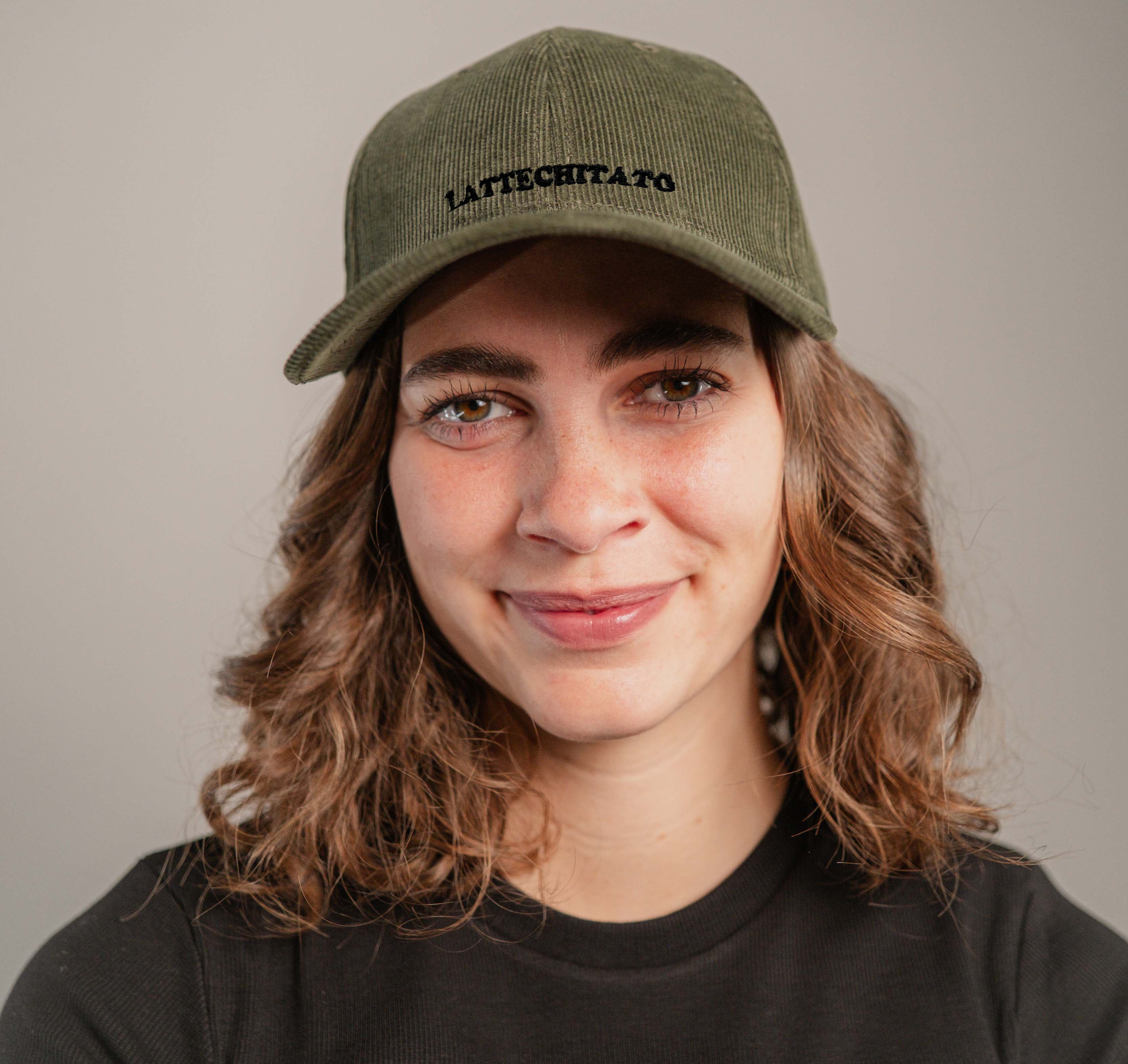 Lattechitato | Bestickte Bio Baumwoll Cord Cap