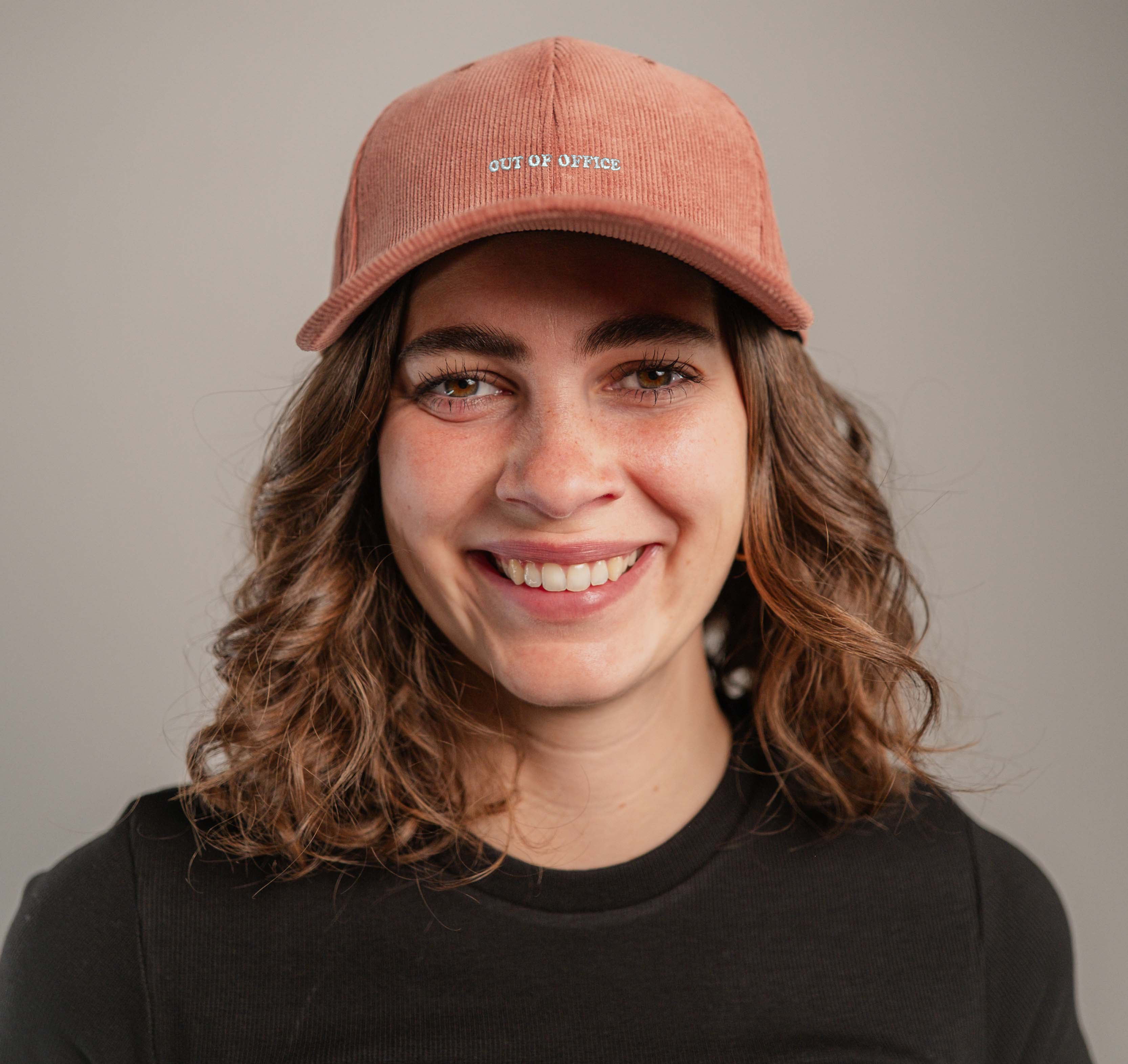 Out of Office| Bestickte Bio Baumwoll Cord Cap
