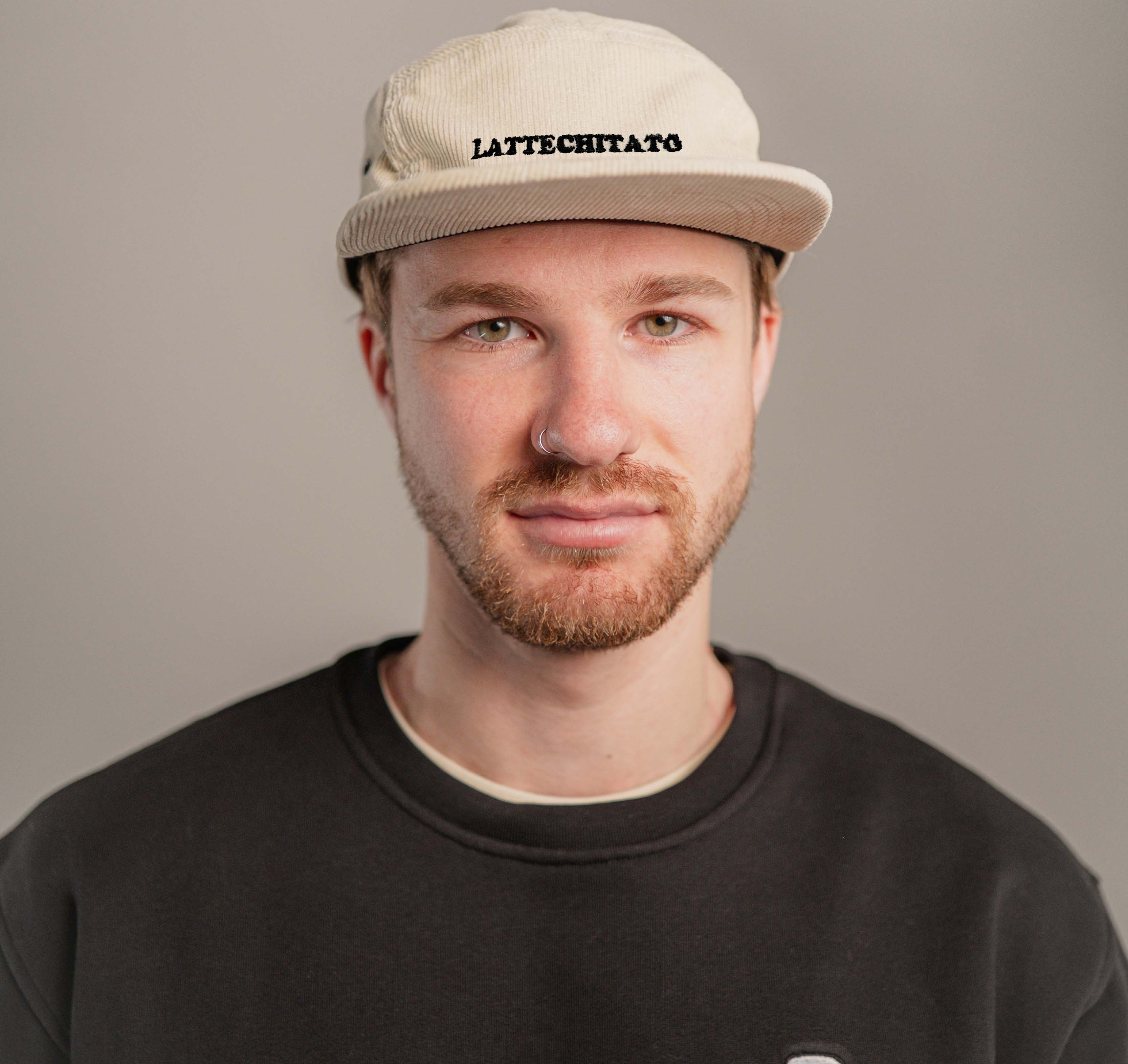 Lattechitato | Bestickte Bio Baumwoll Cord Cap