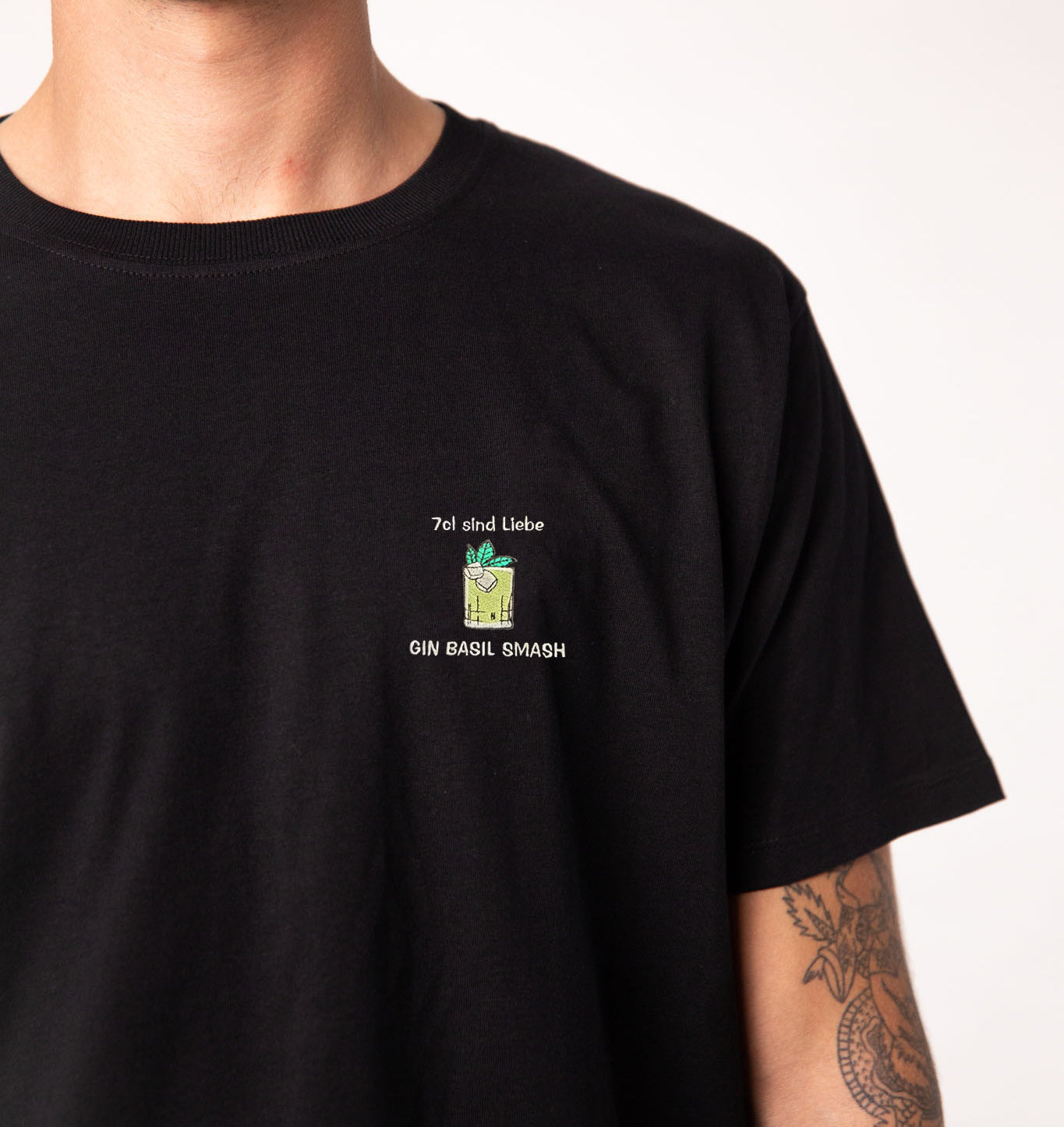 TAILORED TASTES Gin Basil Smash | Besticktes Männer Bio Baumwoll T-Shirt