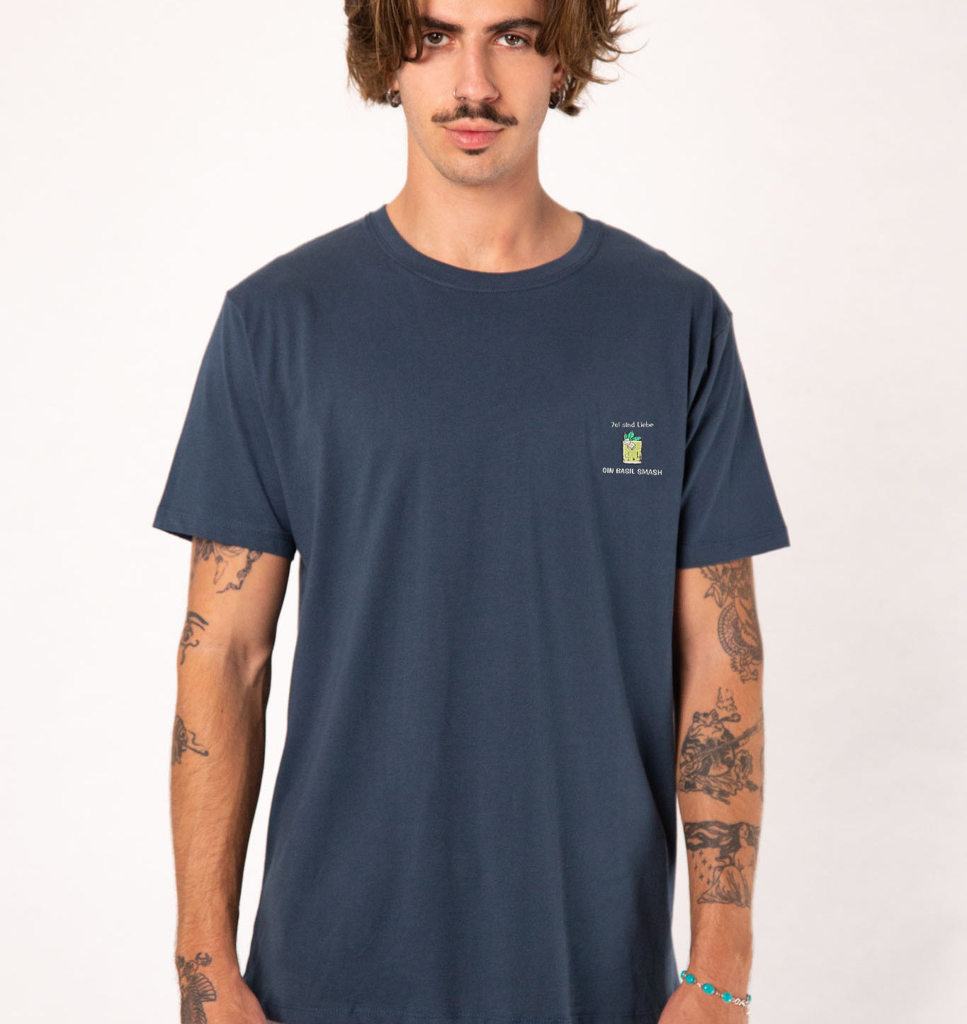 TAILORED TASTES Gin Basil Smash | Besticktes Männer Bio Baumwoll T-Shirt
