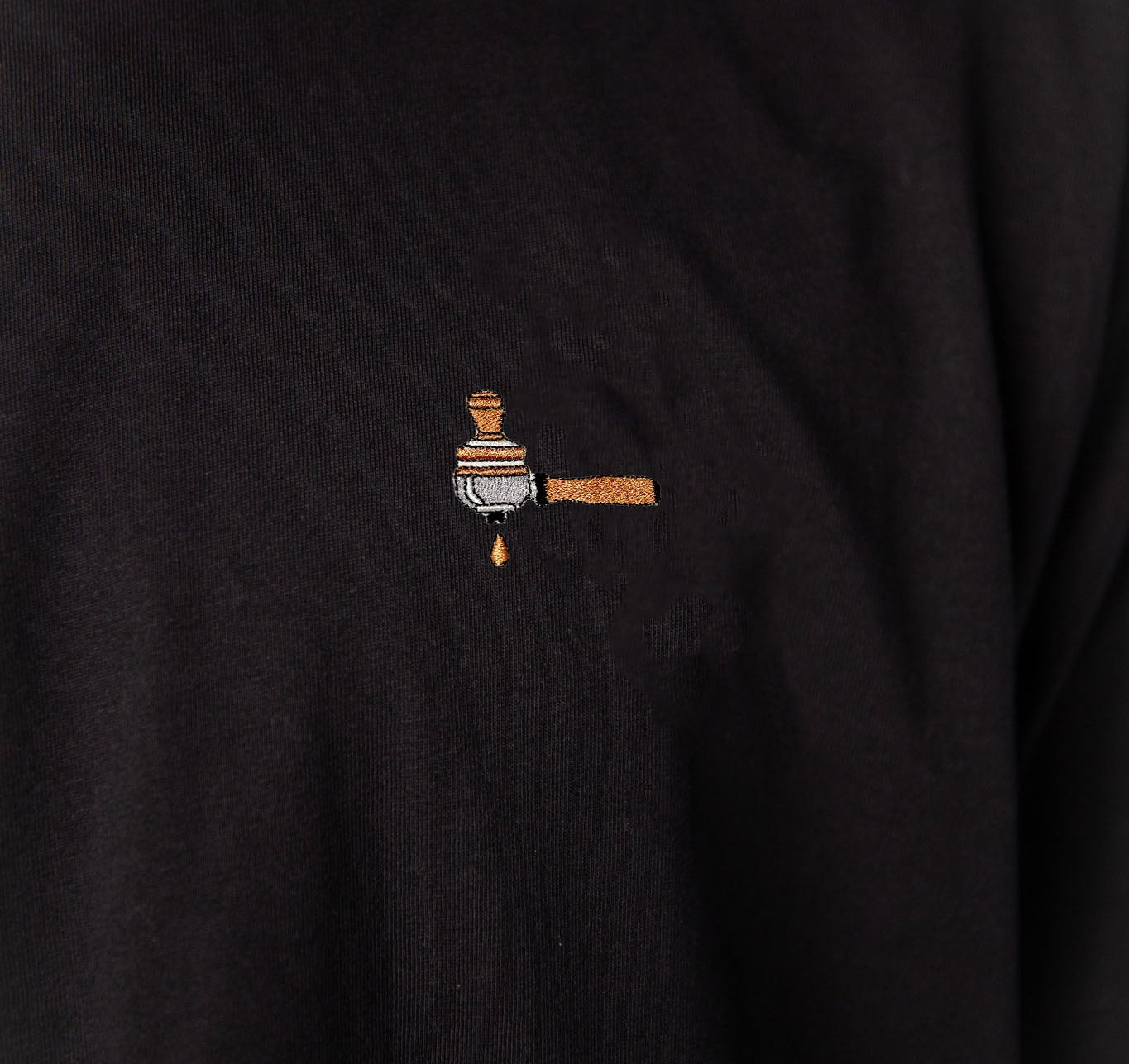 Soporte para tamiz y pisón | Camiseta de algodón orgánico bordada