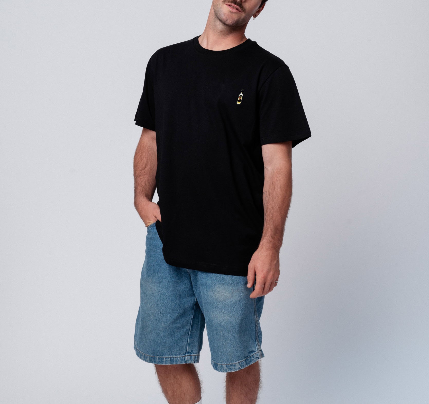 Kirschwasser | Besticktes Bio Baumwoll Unisex T-Shirt